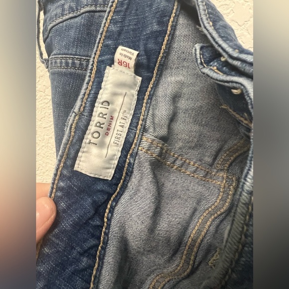 Torrid Women’s Jeans Slim Boot Cut Size 16 - Picture 9 of 10